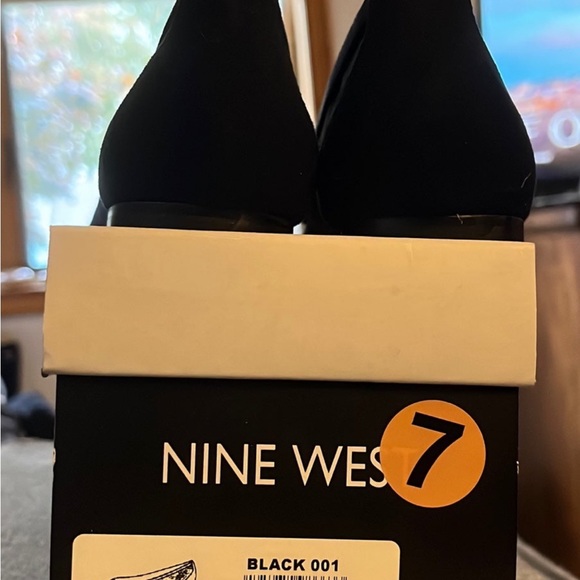 Nine West Black Pointed Flats, Size 7, Like New - Picture 3 of 5